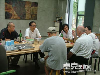 高大钢北京工作室朱青生教授、史耐德博士等艺术家.