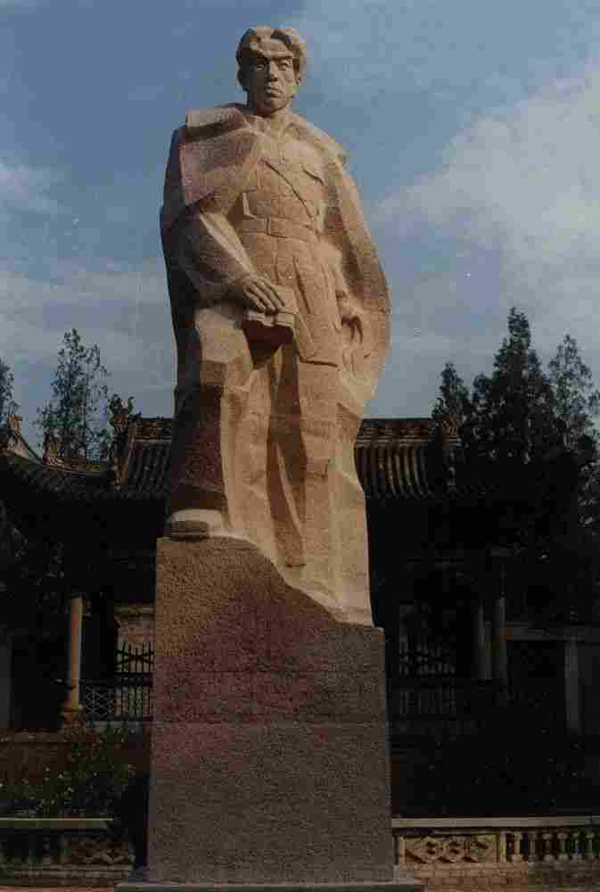 《谢子长纪念碑》  花岗岩  立于陕西子长县