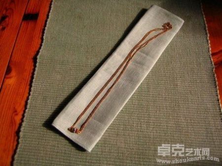 展览主办方悬赏1000欧元，试图追回项链