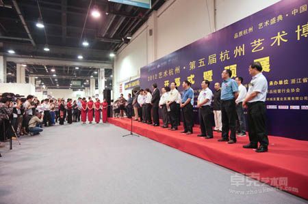 魏鲁安 谢海近作展在2012杭州艺博会上拉开了为期5天的杭州巡展帷幕